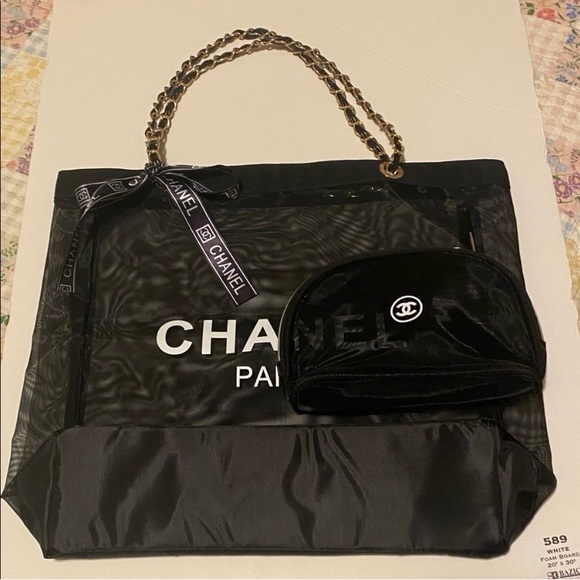 CHANEL
Chanel Mesh tote Bag included
Makeup Pouch - Picture 4 of 13